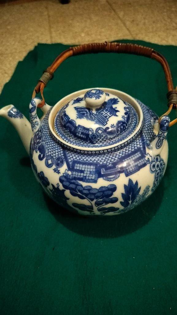 Service à thé porcelaine, Enlèvement