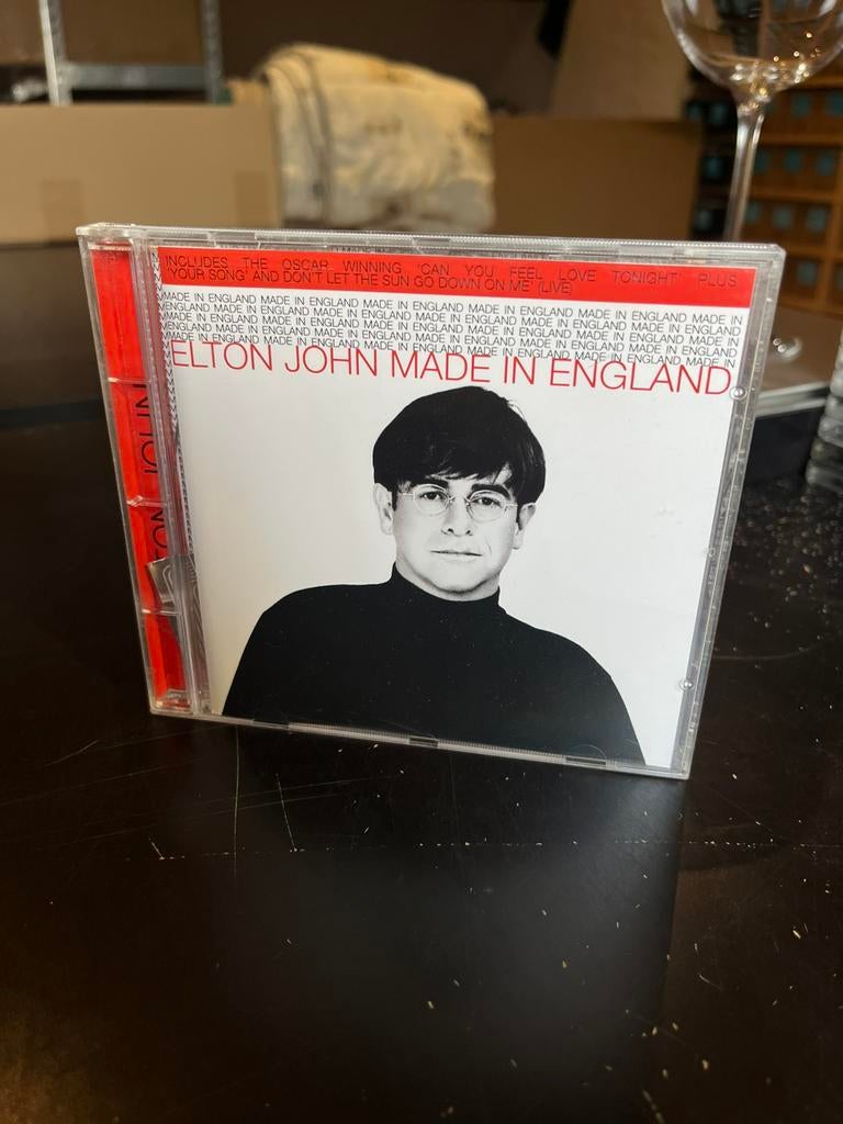 Elton John - V1098, Cd's en Dvd's, Cd's | Rock, Verzenden, Zo goed als nieuw