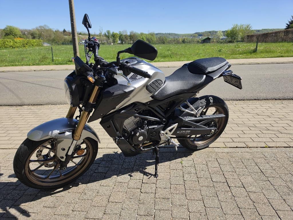 CB125R 2024, Motoren, Occasion, 125 cc, 11 kW of minder, Sportuitlaat