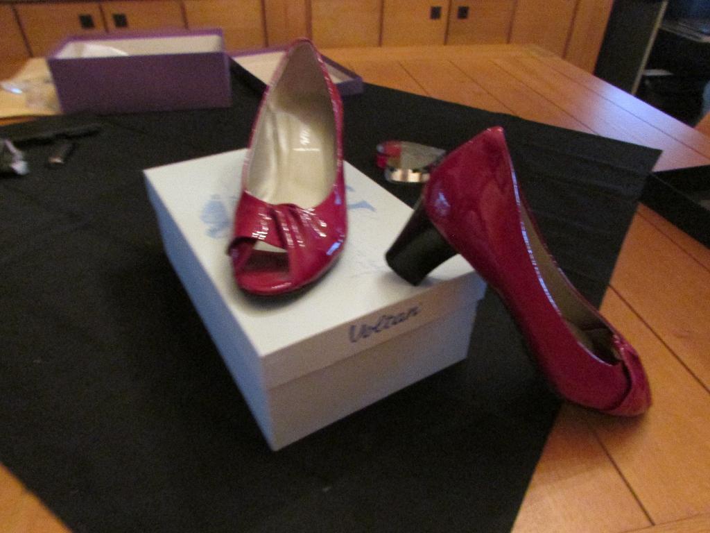 mooie nieuwe schoen 30 euro voltan maat 40, Vêtements | Femmes, Chaussures, Voltan, Enlèvement, Chaussures basses, Neuf