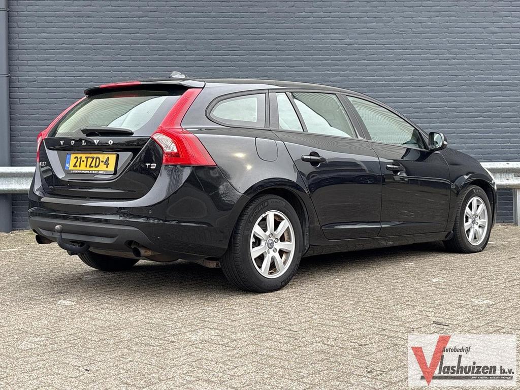 Volvo V60 1.6 T3 Kinetic | Leder | Climate | Cruise | Navi |, Autos, Volvo, Achat, 139 g/km, Entreprise, Boîte manuelle
