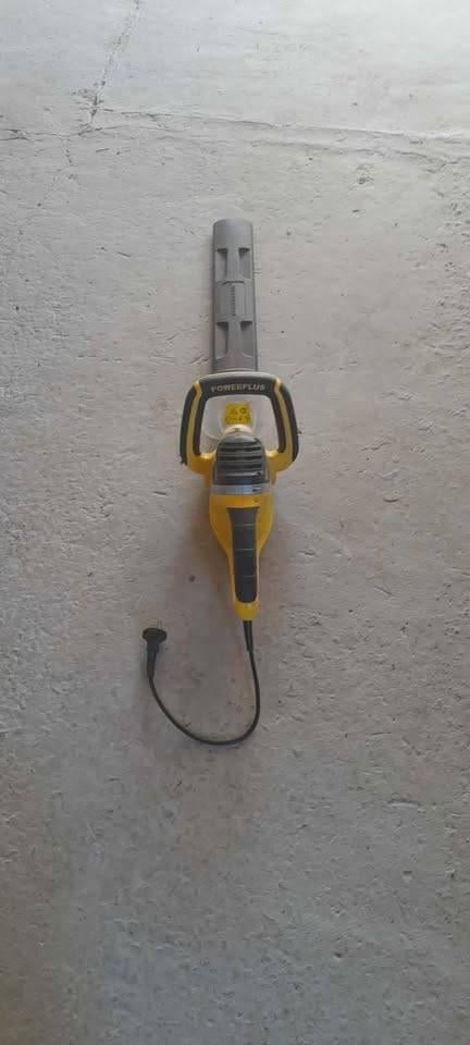 vend taille haie électrique fonctionne faire offre  info MP, Enlèvement, Utilisé, Électrique, Powerplus