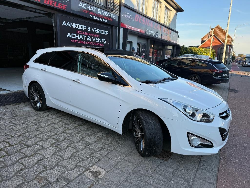 Hyundai i40 i40 SW 1.7 CRDi Style ISG 1er main Full Option, Auto's, Hyundai, Euro 5, Zwart, Wit, Leder