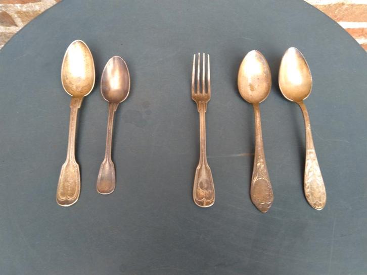 couverts anciens en métal argenté : 4 cuillères,1 fourchette, Antiquités & Art, Antiquités | Argent & Or, Enlèvement ou Envoi