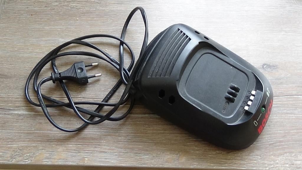 Bosch acculader, Auto-onderdelen, Accu's en Toebehoren, Gebruikt, Ophalen