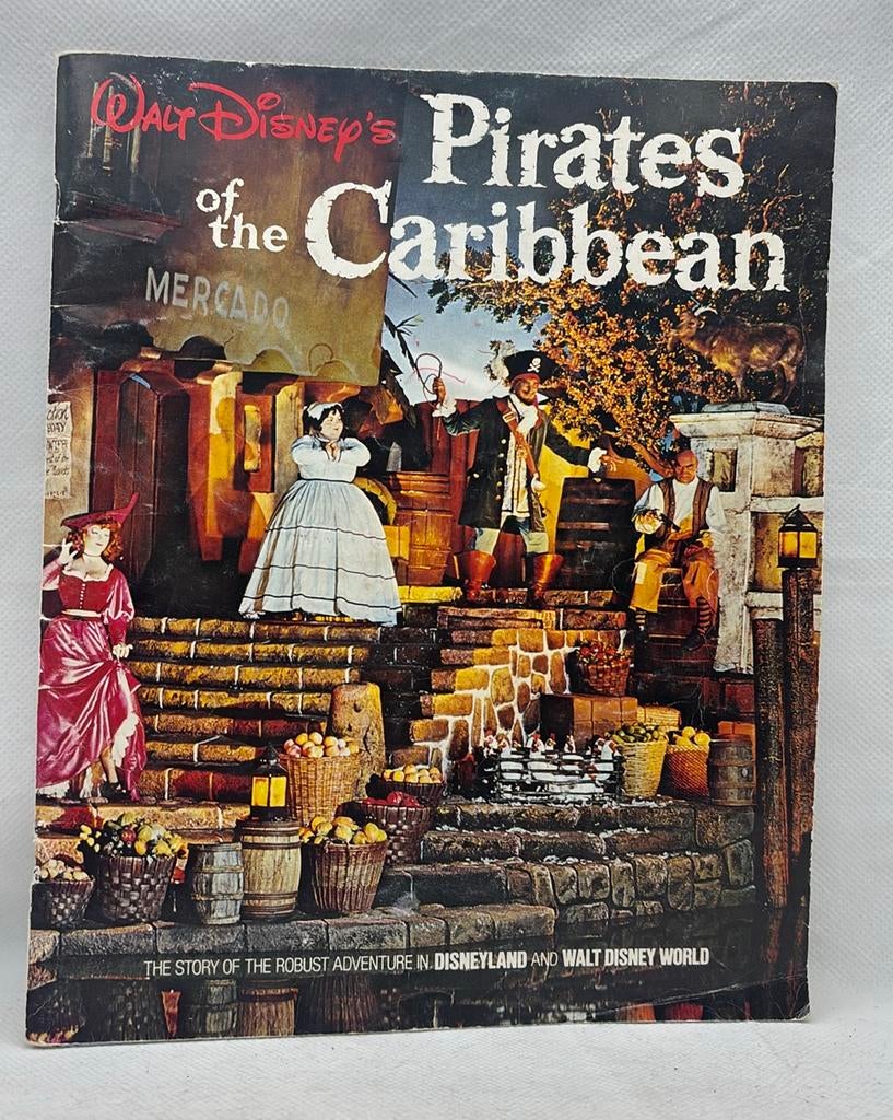 Disneyland Pirates of the Caribbean Souvenirboek uit 1974, Ophalen of Verzenden, Gelezen