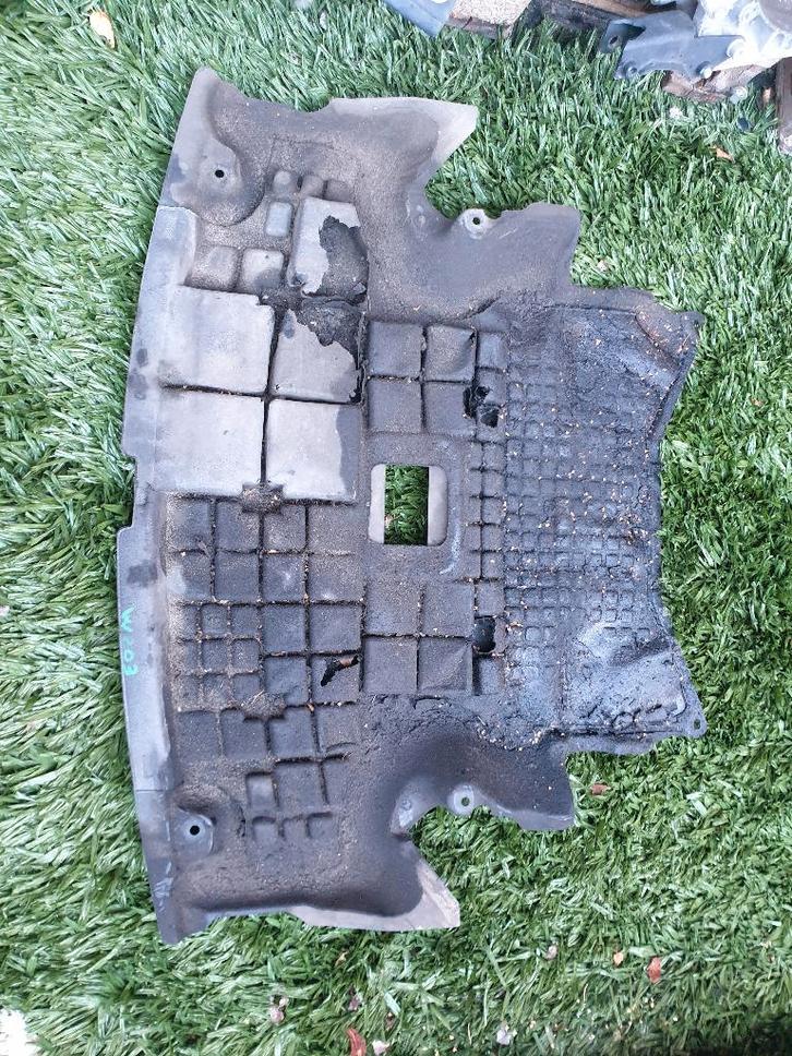 Cache sous moteur  MERCEDES W203, Auto-onderdelen, Carrosserie, BMW, Voor, Ophalen