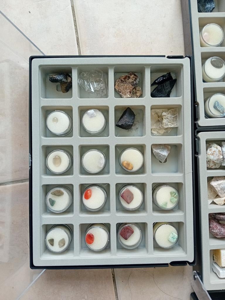 Collection de pierres, Collections, Enlèvement