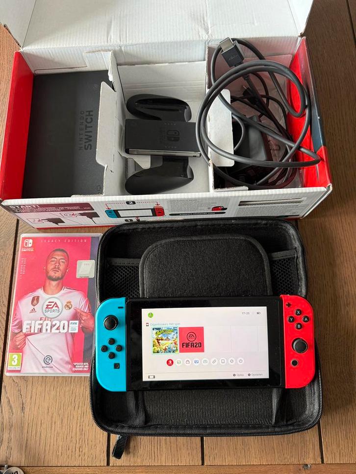 Nintendo Switch + 2 games 130euro (vaste prijs), Games en Spelcomputers, Spelcomputers | Nintendo Switch, Zo goed als nieuw, Ophalen