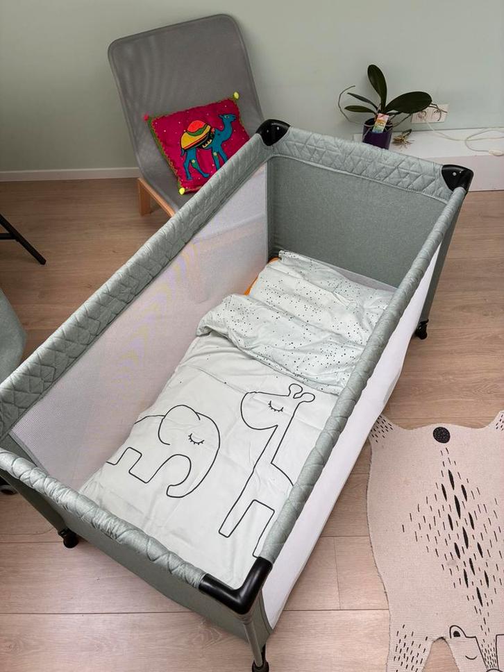 Little Dutch Reisbed + matras + dons + kussen + beddengoed, Kinderen en Baby's, Babywiegjes en Ledikanten, Zo goed als nieuw, Ophalen