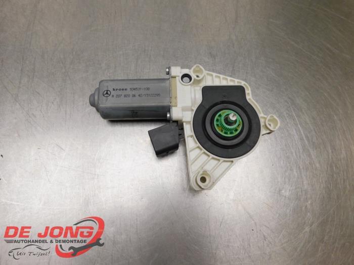 Moteur de vitre portière d'un Mercedes E-Klasse, 3 mois de garantie, Utilisé, -, -