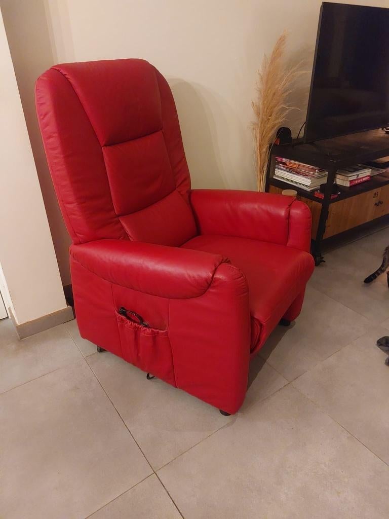 Relaxstoel Met Motor om op te staan., Huis en Inrichting, Fauteuils, Zo goed als nieuw, Leer, Ophalen
