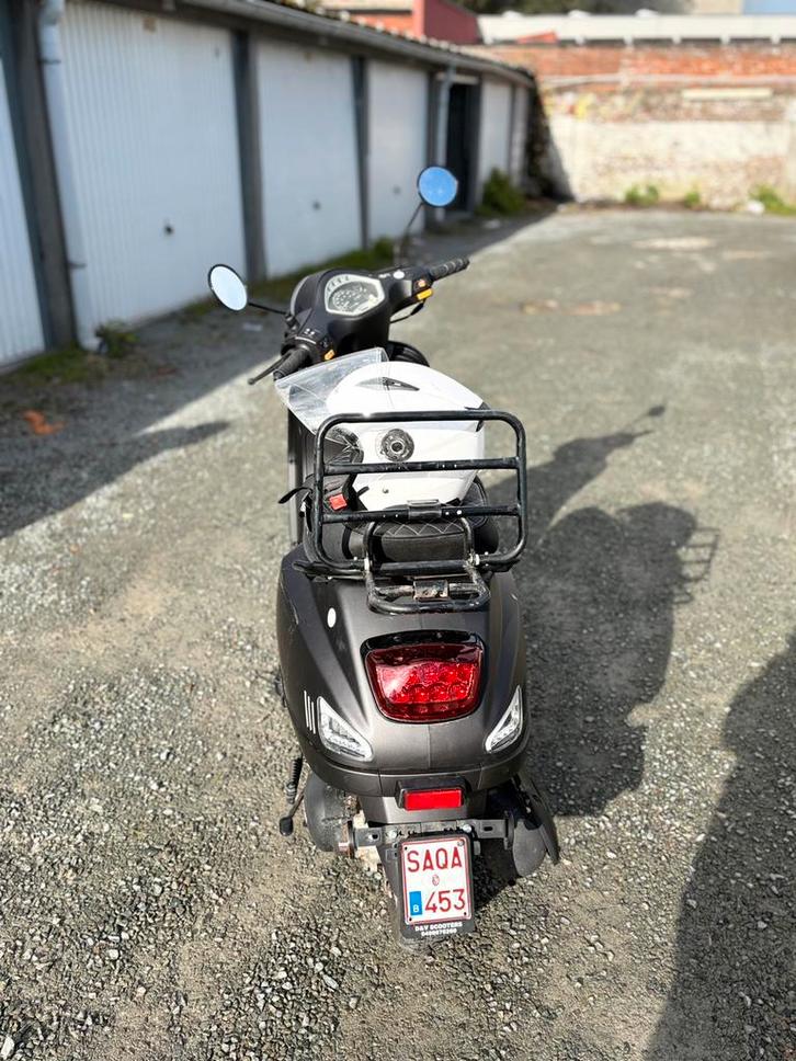 Venesi henri  A klasse max speed 25-30, Vélos & Vélomoteurs, Scooters | Vespa, Comme neuf, Autres modèles, Classe A (25 km/h)