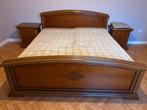 Lit double, sommiers à lattes électriques, tables de chevet, Comme neuf, Enlèvement, 180 cm, Bois