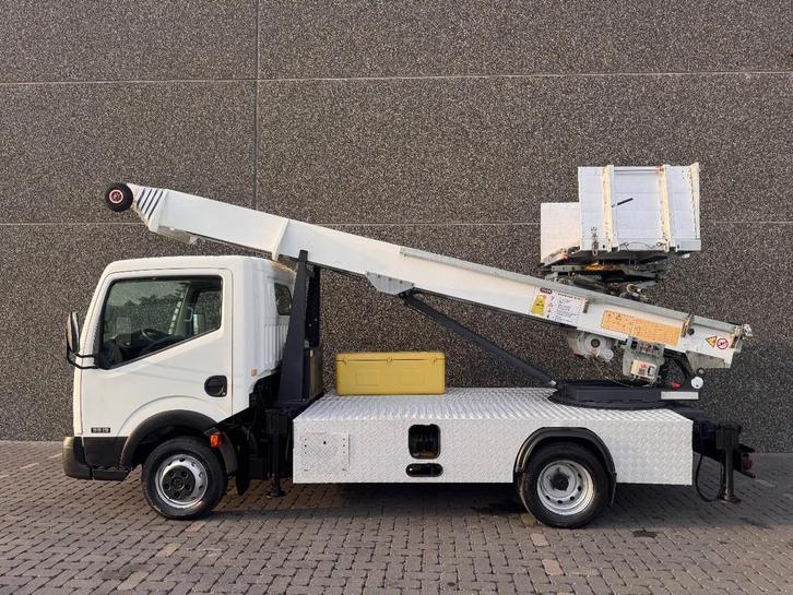 Nissan Cabstar Bocker HL27/1-6LH 1700 HRS ! (bj 2010), Auto's, Bestelwagens en Lichte vracht, Bedrijf, Te koop, Nissan, Overige brandstoffen