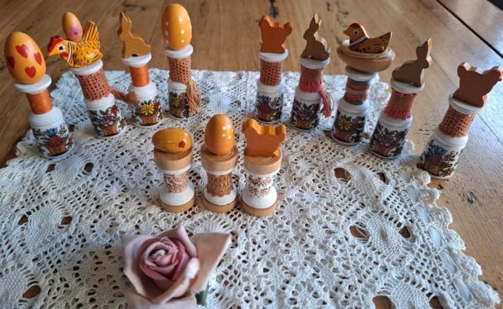 3 Sets handgemaakte paasdecoratie van houten klosjes 1, Diversen, Pasen, Zo goed als nieuw, Ophalen of Verzenden