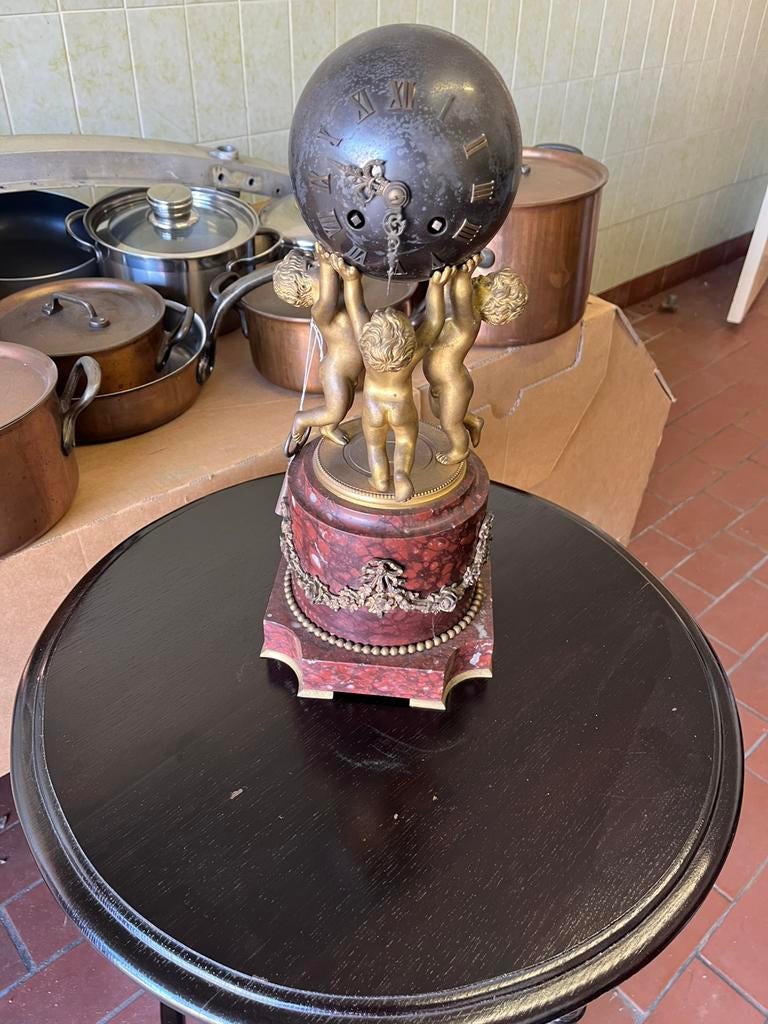 Horloge globe française Vincenti et Cie Putti, Antiquités & Art, Antiquités | Horloges, Enlèvement