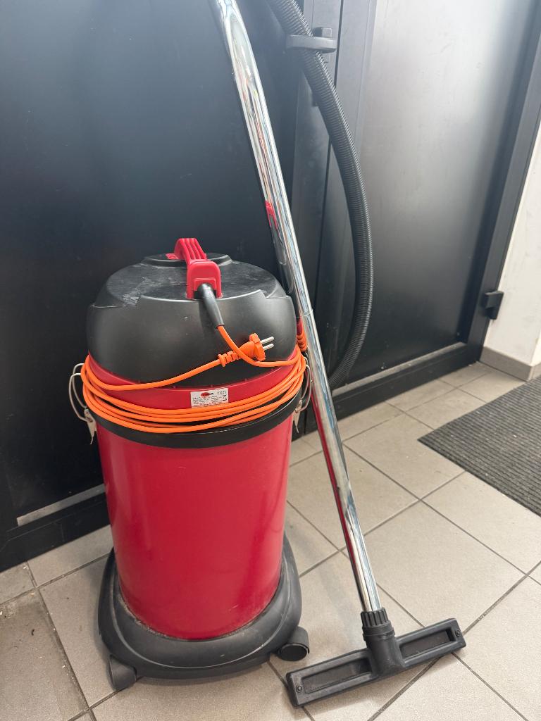 Viper nat/dr stofzuiger, Elektronische apparatuur, Stofzuigers, Ophalen, Gebruikt, Stofzuiger, Minder dan 1200 watt