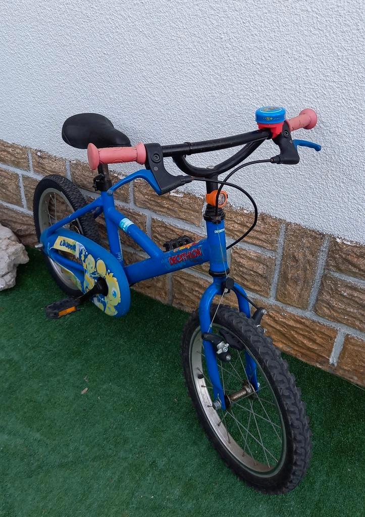 VELOS 16 POUCES Louppio bleu, Vélos & Vélomoteurs, Vélos | Vélos pour enfant, Utilisé, 16 à 20 pouces, Stabilisateurs, Enlèvement