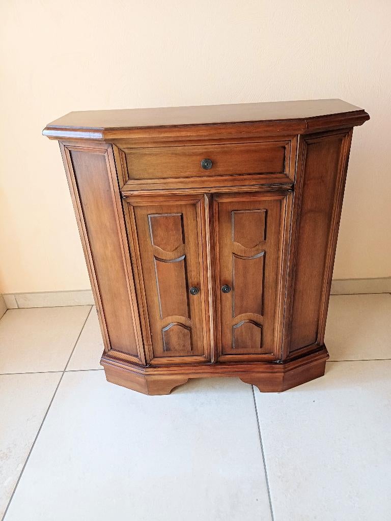 petit meuble en bois rouge, Enlèvement, Utilisé