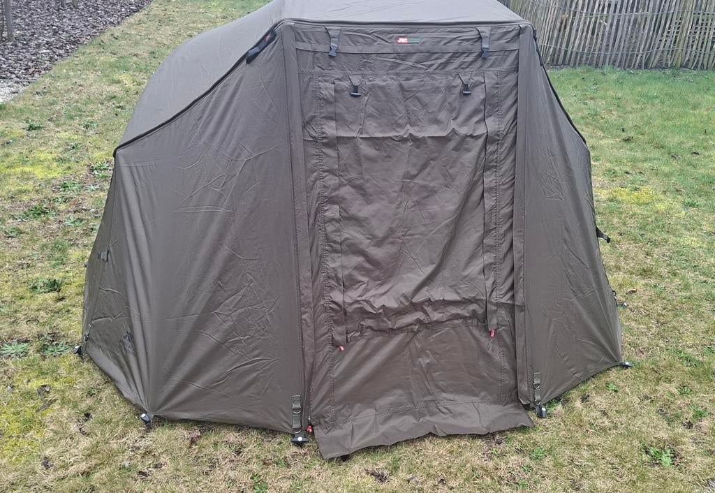 JRC DEFENDER BROLLY 60' + SOLAR STORMPOLES, Ophalen