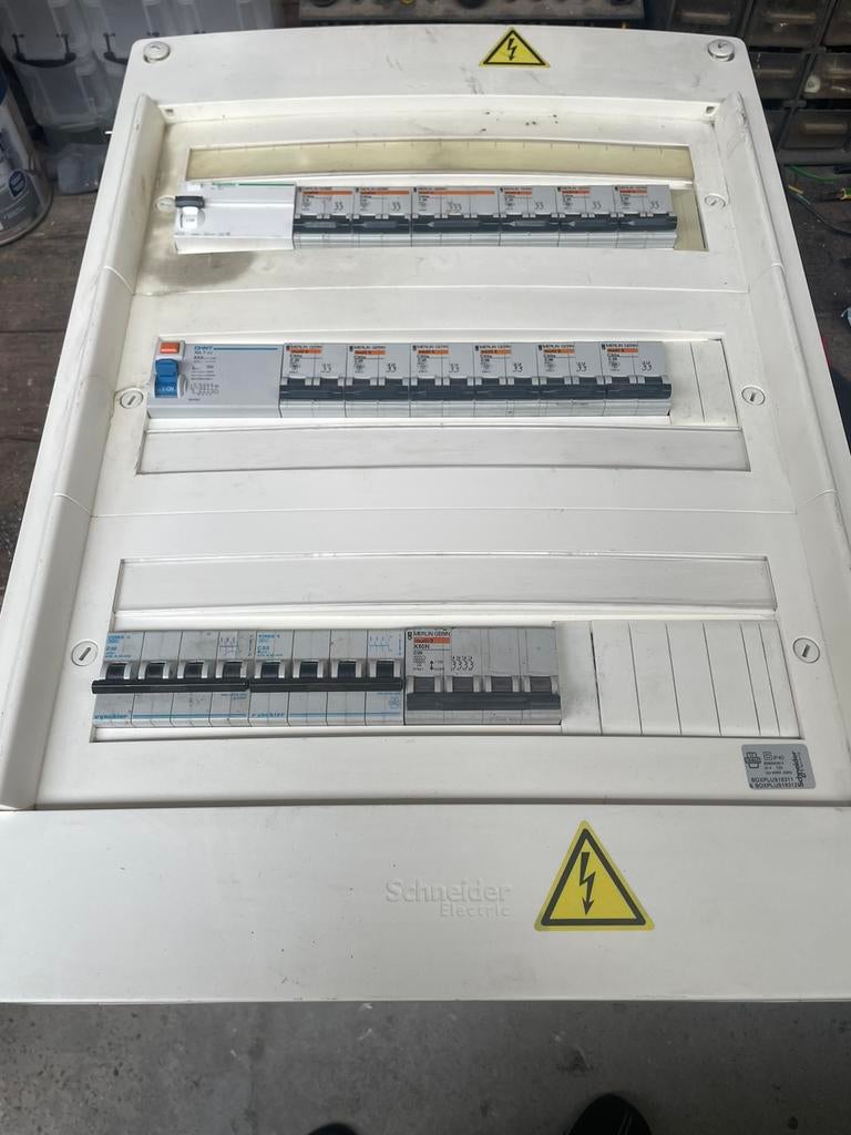 Schneider verdeelkast elektriciteit kast, Ophalen, Zo goed als nieuw