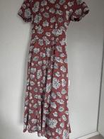 Essentiel lange jurk maat 36 korte mouwen, Kleding | Dames, Jurken, Verzenden, Zo goed als nieuw, Maat 36 (S), Bruin