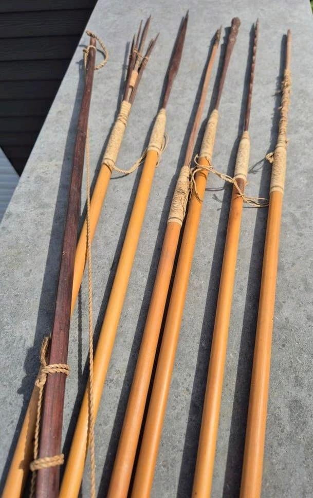 Ensemble d'arcs et de flèches authentiques Asmat, mélange de, Enlèvement ou Envoi