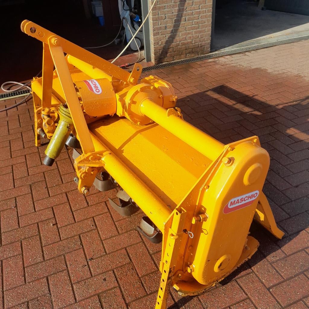 Grondfrees maschio, Zakelijke goederen, Ophalen