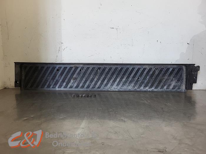 Niveau d’entrée de porte coulissante droite d'un Mercedes, Autos : Pièces & Accessoires, Carrosserie & Tôlerie, Mercedes-Benz