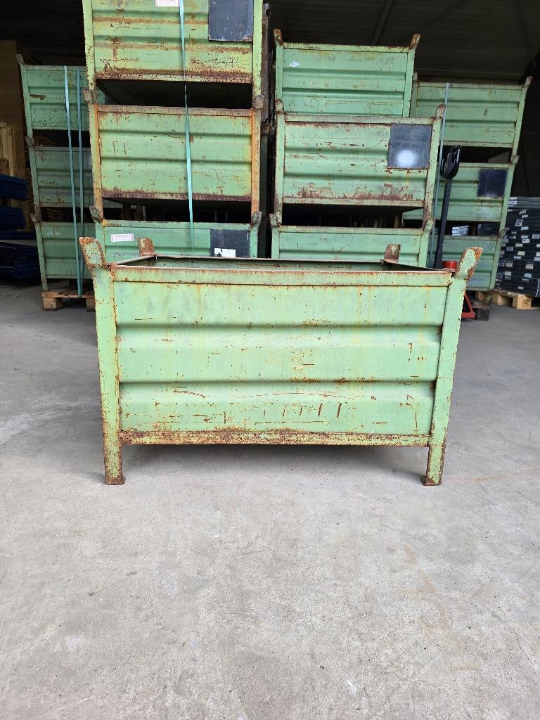 Stalen stapelbak / opslagbak / palletbak / plantenbak, Ophalen