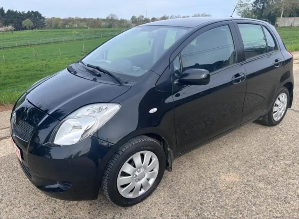 Toyota Yaris 1.3 vvt (feuille rose), Achat, Boîte manuelle, 5 portes, Particulier