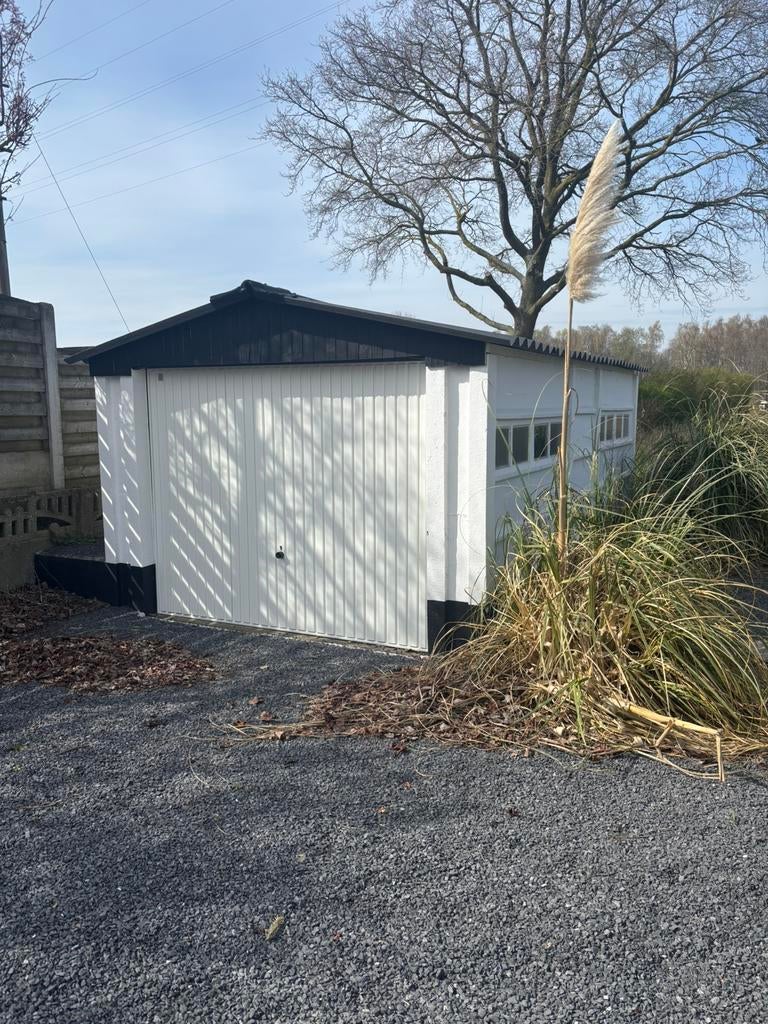 Vrijstaande garage / berging / schuur / tuinhuis, Tuin en Terras, Tuinhuizen, Gebruikt, 500 cm of meer, 200 tot 400 cm, 3 ramen of meer