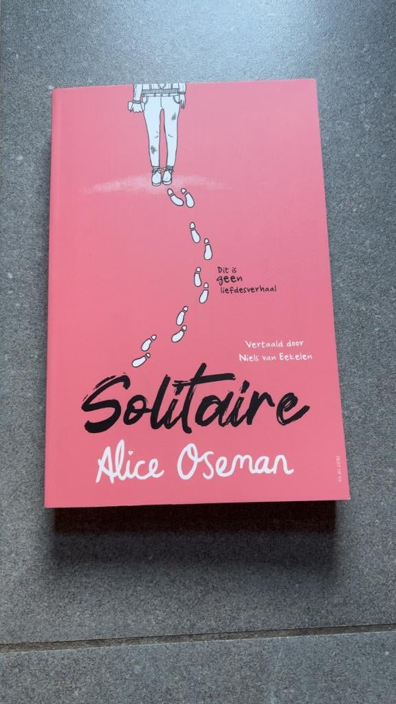Solitaire - Alice Oseman (NL), Boeken, Romans, Zo goed als nieuw, Verzenden