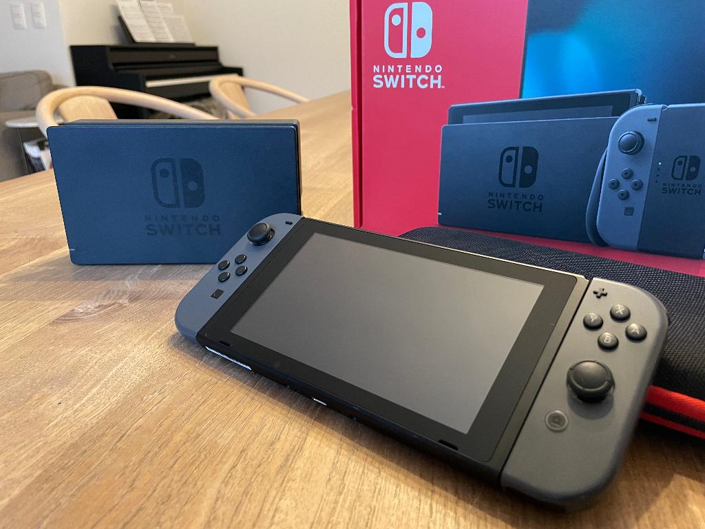 Nintendo Switch in topstaat met 7 games en micro SD 400GB, Switch 2019 Upgrade, Avec 1 manette, Enlèvement, Avec jeux
