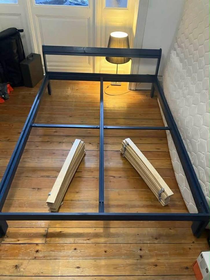 Cadre de lit 140x200 IKEA + sommier à lattes, Maison & Meubles, Chambre à coucher | Lits, Utilisé, 140 cm, 200 cm, Bois, Bleu