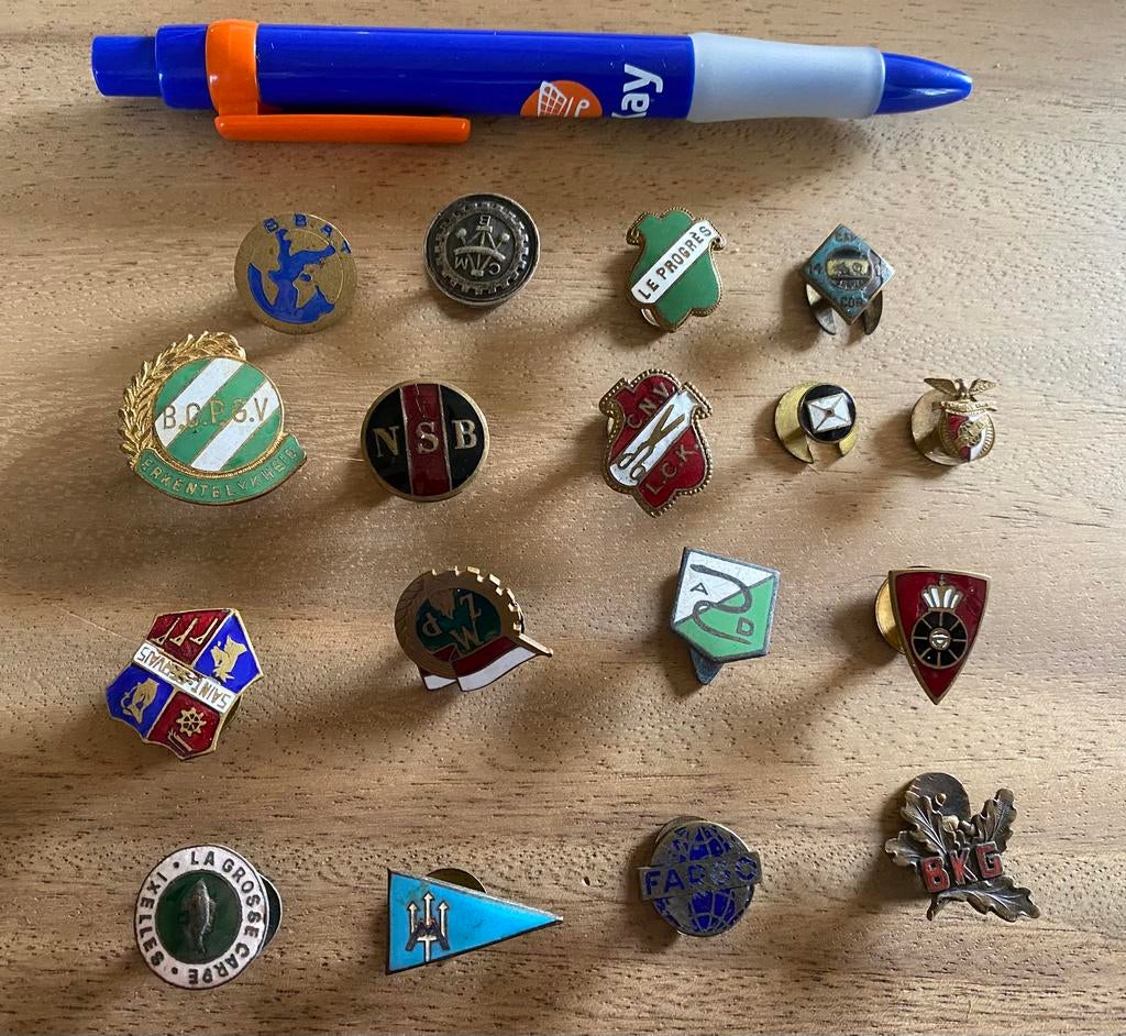 Lot 3 insignes, Ophalen of Verzenden