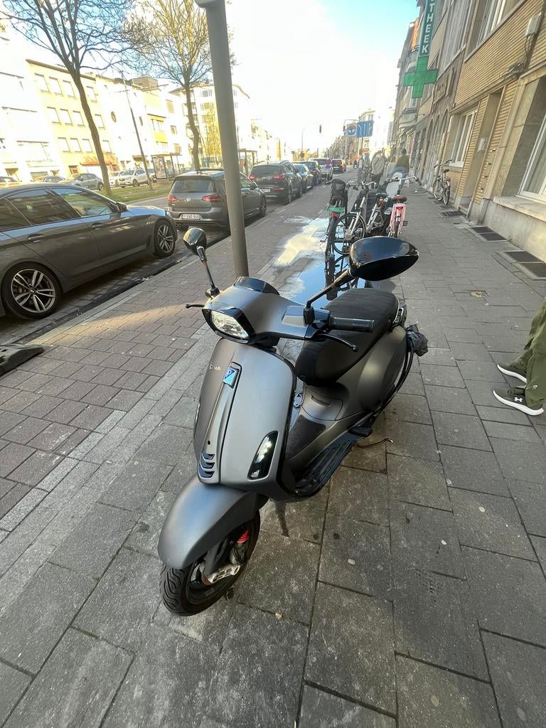 Vespa sprint, Fietsen en Brommers, Snorfietsen en Snorscooters, Ophalen, Zo goed als nieuw, Vespa