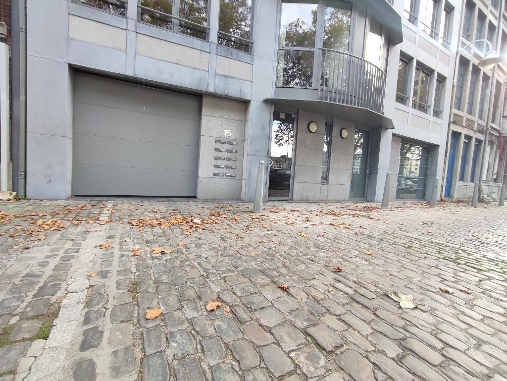 Parking intérieur sécurisé (Liège centre), Autos : Divers, Garages