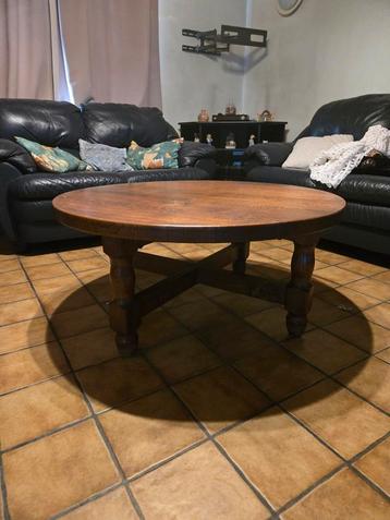 Massief eiken ronde salontafel – klassiek & degelijk beschikbaar voor biedingen