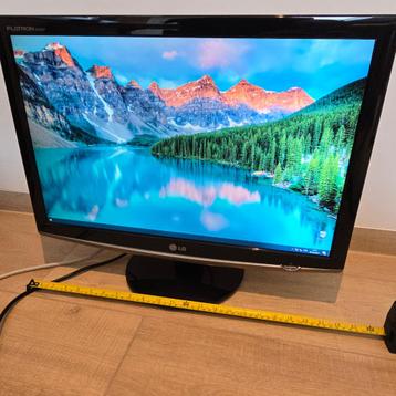 24" LG LCD HD Monitor Flatron W2452T, Computers en Software, Ophalen, VGA, LG, 60 Hz of minder