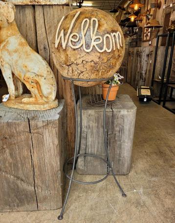 Groot kunstwerk Welkom keramiek bol op standaard beschikbaar voor biedingen
