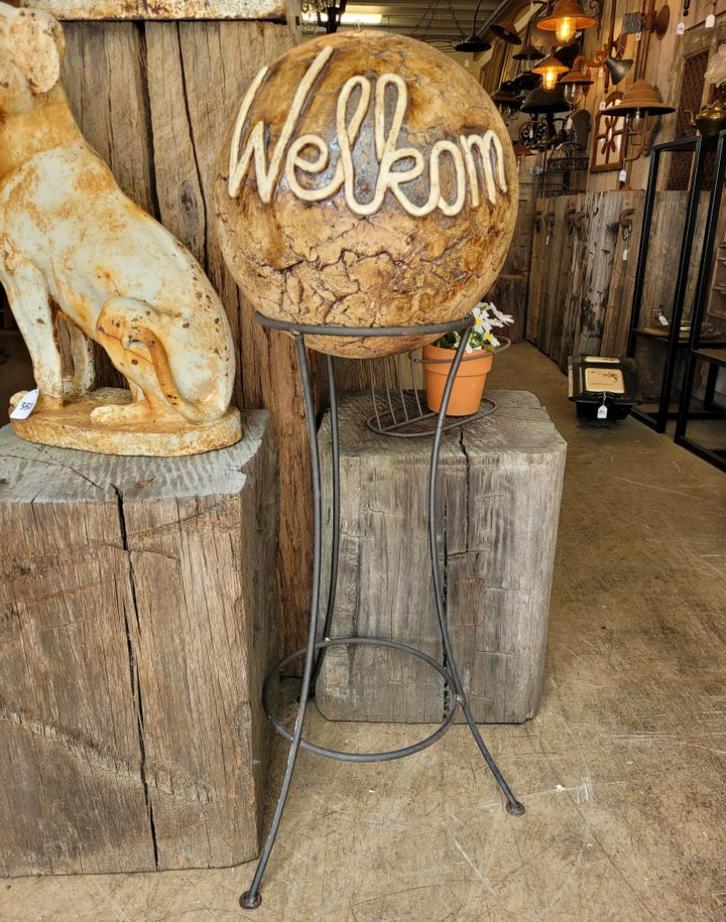 Groot kunstwerk Welkom keramiek bol op standaard, Antiek en Kunst, Antiek | Keramiek en Aardewerk, Ophalen of Verzenden
