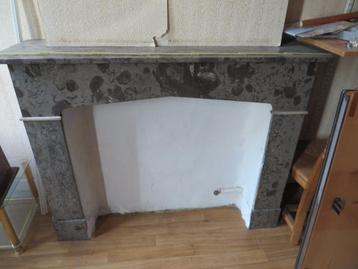 oude marmeren schoorsteen mantel  beschikbaar voor biedingen