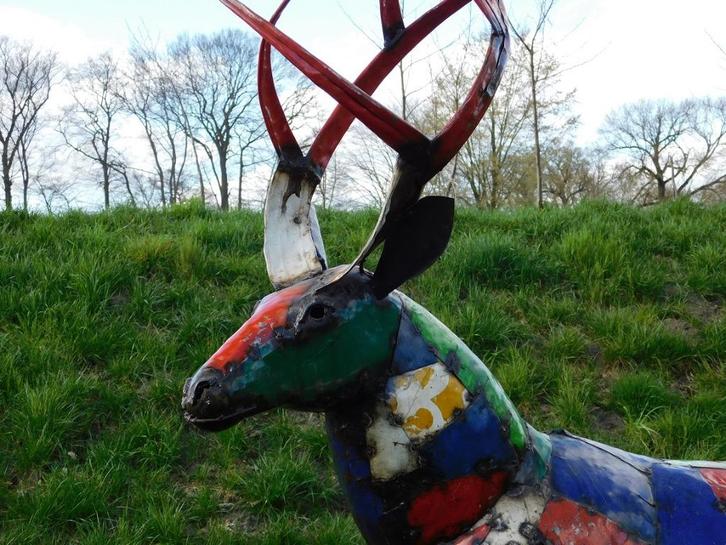 Hert in Kleur - 185 cm - Handgemaakt & Uniek, Tuin en Terras, Tuinbeelden, Dierenbeeld, Metaal, Ophalen of Verzenden