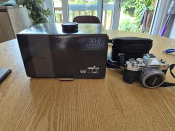Olympus OM-D E-M10 Mark IV + accessoires-zo goed als nieuw! beschikbaar voor biedingen