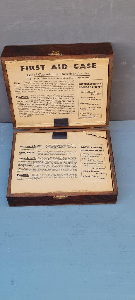 Trousse de premiers secours Britain Post 1930, Antiquités & Art, Antiquités | Outils & Instruments, Enlèvement ou Envoi