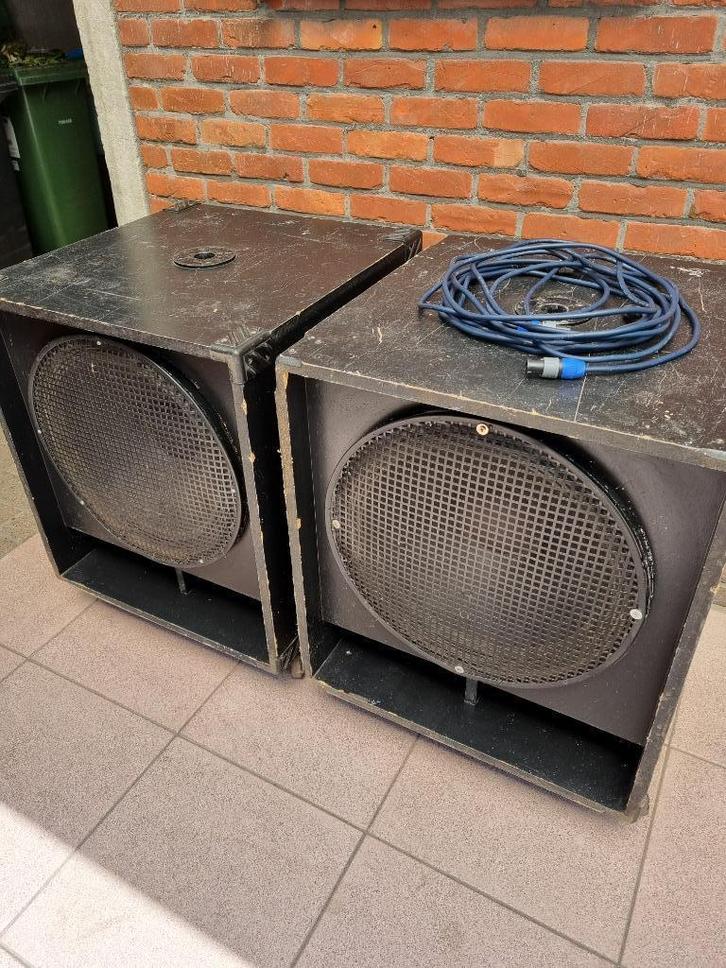 Twee subwoofers/baskasten, Audio, Tv en Foto, Luidsprekerboxen, Gebruikt, Subwoofer, 120 watt of meer, Ophalen
