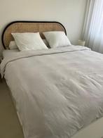 IKEA bed met rotan hoofdbord, Huis en Inrichting, Slaapkamer | Bedden, Ophalen, Zo goed als nieuw, Tweepersoons