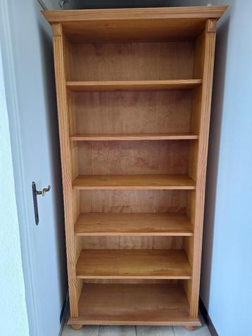 Zwaar massief grenen boekenrek. beschikbaar voor biedingen